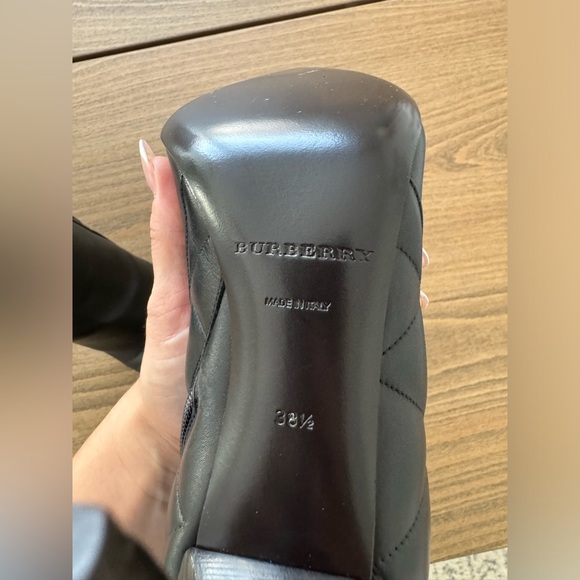 *SOLD* Burberry heel boots size 38 1/2 - Picture 5 of 5